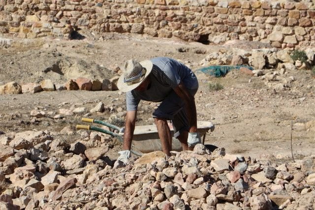 Campo de trabajo de arqueologa en el Yacimiento de las Paleras del Cerro del Castillo de Alhama de Murcia 2016, Foto 1