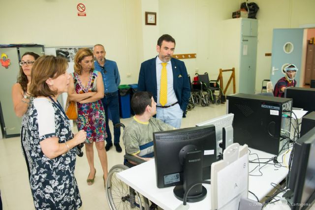 El alcalde reconoce la labor del Centro de Día PROLAM - 1, Foto 1