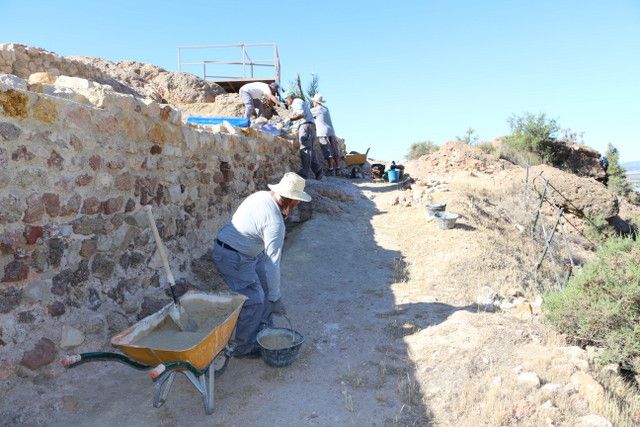 En marcha los proyectos de restauracin del Castillo y el Yacimiento de las Paleras subvencionados por el SEFCARM con la colaboracin del Ayuntamiento de Alhama, Foto 3