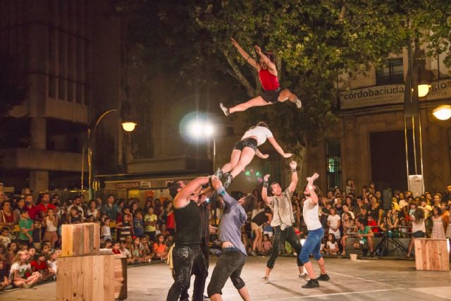 El Tendencias Summer Fest Lorca, que ofrecerá más de 40 actividades durante todo el verano, arranca hoy miércoles a las 21 horas en la Plaza de Calderón con el espectáculo Todo Encaja - 2, Foto 2