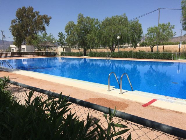 La Concejalía de Deportes pone en marcha durante el mes de julio un curso de natación en la piscina de Zarcilla de Ramos para los más pequeños - 1, Foto 1