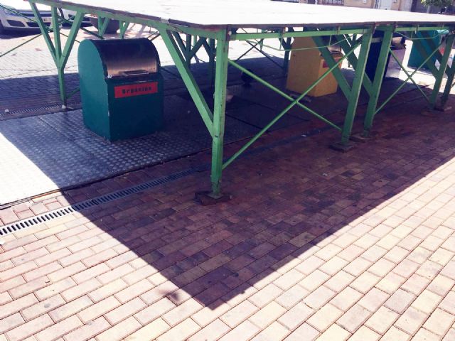 Ciudadanos pide la reposición de varios contenedores en la plaza de Alquerías mientras duran las fiestas - 1, Foto 1