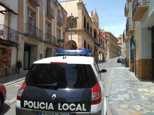 La Policía Local realiza dos operaciones que se saldan con la detención de una persona con orden de expulsión y la asistencia a una presunta víctima de violencia con la detención de su agresor - 1, Foto 1