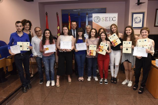 La Universidad de Murcia premia a los ganadores de las Olimpíadas de Lenguas Clásicas - 1, Foto 1