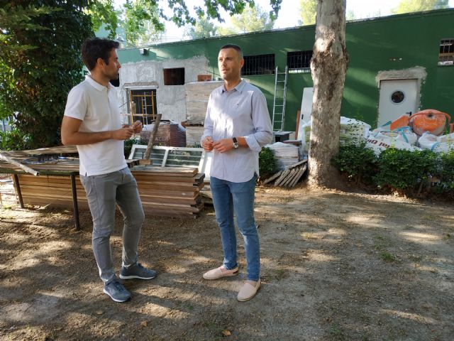 El PP denuncia que tras agotar el presupuesto y seis meses de obras que no han finalizado los vestuarios de las pistas Juan Carlos I siguen cerrados en plena época estival - 2, Foto 2