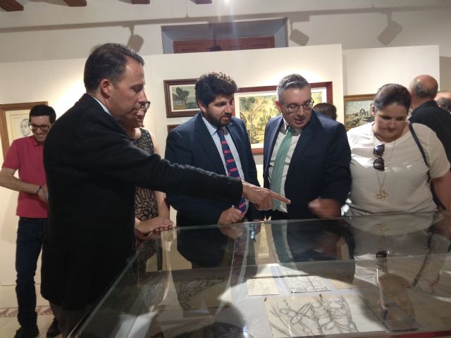 El presidente Fernando López Mi ras inaugura en Lorca la exposición ‘Emili ano Rojo. Crónica de una época’ - 3, Foto 3