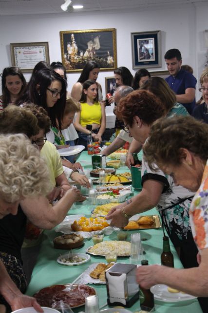 La Asociación de Amas de Casa muestra sus habilidades gastronómicas con motivo de las Fiestas - 2, Foto 2