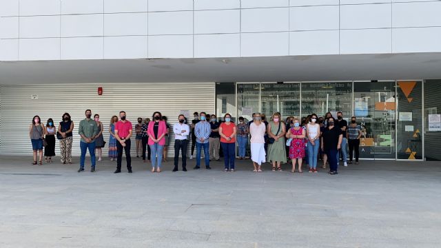 Concentración silenciosa frente al Ayuntamiento de Torre Pacheco contra la violencia machista - 2, Foto 2