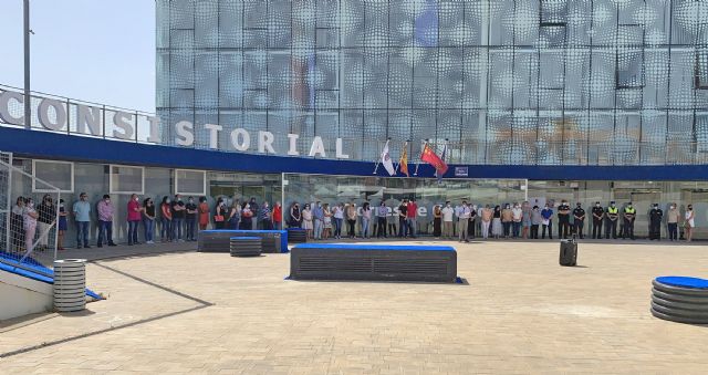 Las Torres de Cotillas guarda un emotivo minuto de silencio contra la violencia de género - 1, Foto 1
