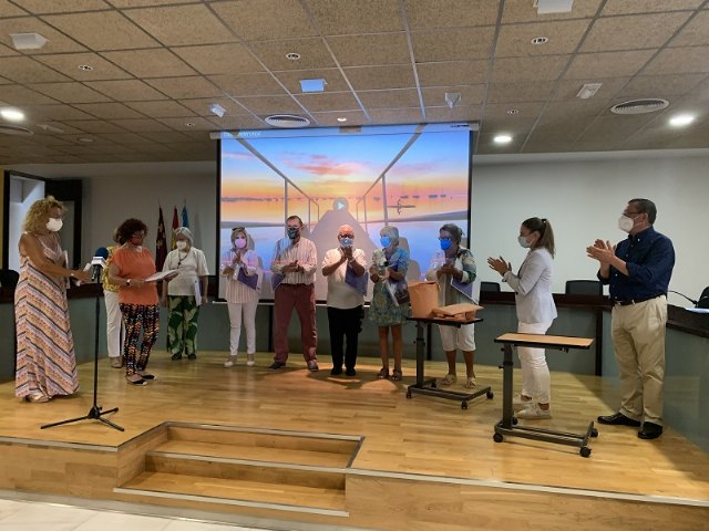 La concejala Isabel Madrid entrega los preimos del concurso San Javier 2021. Tu mejor fotografía - 1, Foto 1