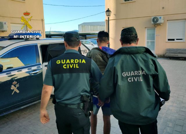 Detenido in fraganti un peligroso delincuente por una veintena de robos y atracos en Mula - 1, Foto 1