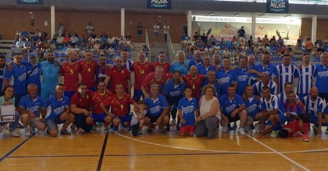 Francisco Gallego Piñero es homenajeado poniendo su nombre a una pista deportiva en el Polideportivo Municipal de Águilas - 2, Foto 2