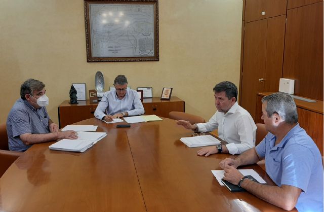 El presidente de la CHS ha mantenido una reunión de trabajo con la Comunidad de Regantes de Lorca - 1, Foto 1