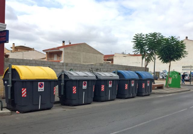 El Ayuntamiento torreño recuerda que dejar la basura fuera de los contenedores conlleva sanciones de hasta 750 euros - 1, Foto 1