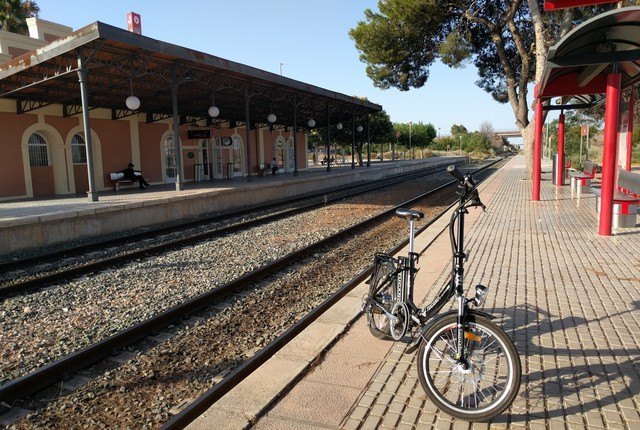 The mayor proposes to reserve a special car for transporting bicycles in commuter rail service in Aguilas Murcia-line, Foto 1
