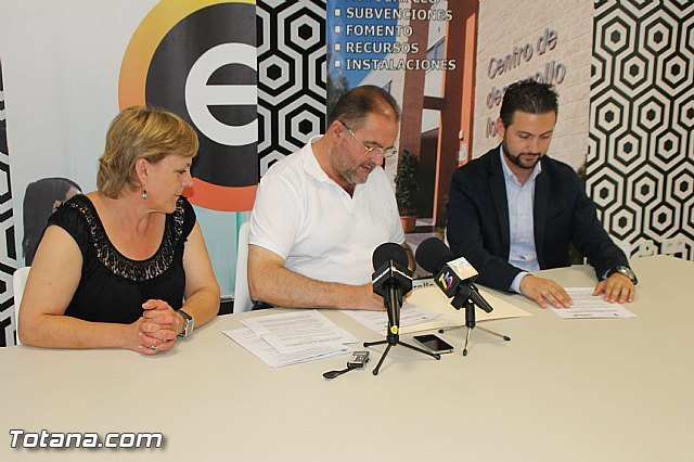 The City Council and the Association of Young Entrepreneurs "Guadalentn Emprende" sign an agreement, Foto 5