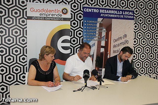 The City Council and the Association of Young Entrepreneurs "Guadalentn Emprende" sign an agreement, Foto 7