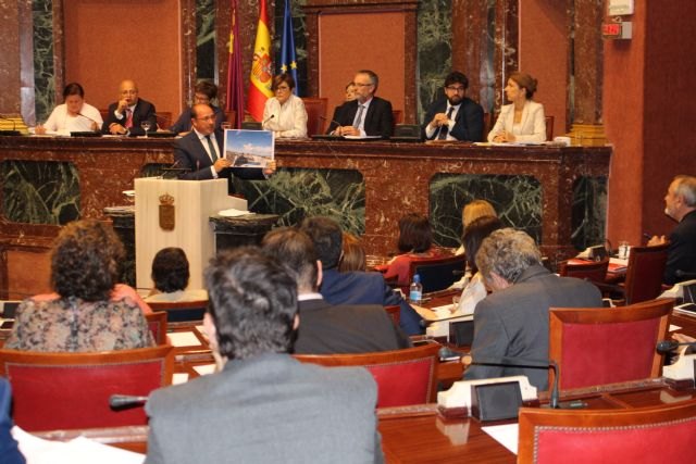 Pedro Antonio Sánchez pide a los grupos parlamentarios que se sumen al avance de la Región y no al desgaste y al bloqueo - 1, Foto 1
