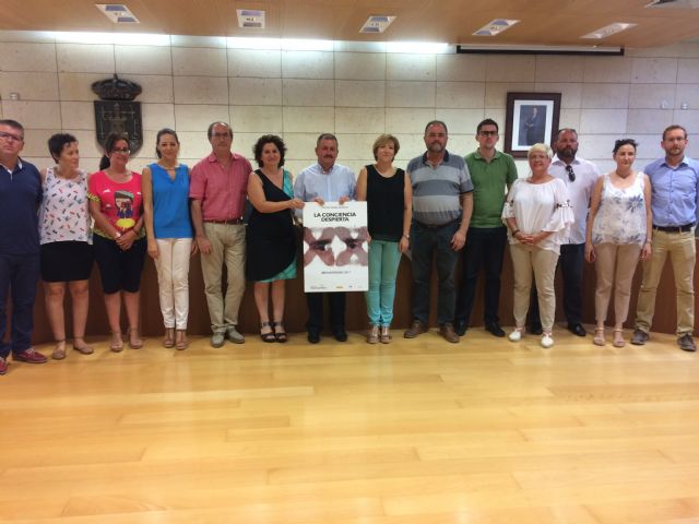 El Ayuntamiento de Totana celebra un acto institucional y lectura de manifiesto para conmemorar el vigésimo aniversario del asesinato de Miguel Ángel Blanco, concejal de Ermua
