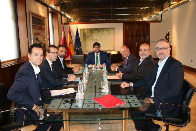 López Miras recibe a los decanos de los colegios profesionales de Ingenieros en Informática e Ingenieros Técnicos en Informática - 1, Foto 1