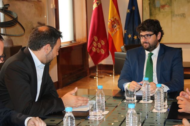 López Miras recibe a los decanos de los colegios profesionales de Ingenieros en Informática e Ingenieros Técnicos en Informática - 2, Foto 2