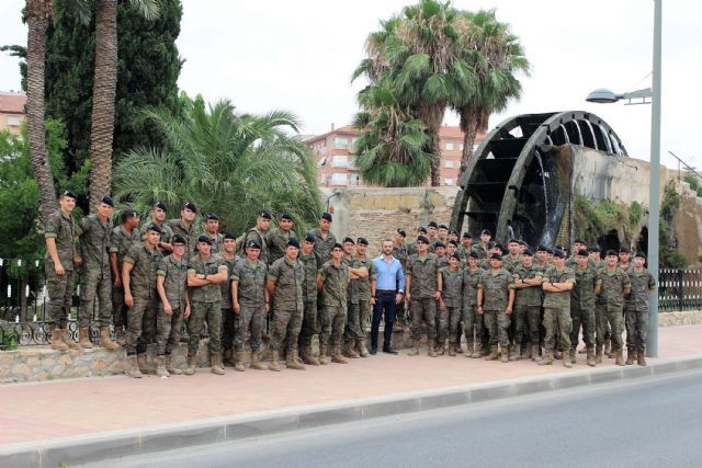 Paracaidistas del Regimiento de Infantería Zaragoza N° 5, con sede en el Acuartelamiento de Santa Bárbara, visitan el Museo de la Huerta de Alcantarilla - 1, Foto 1