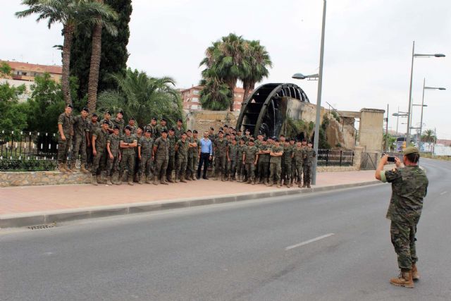 Paracaidistas del Regimiento de Infantería Zaragoza N° 5, con sede en el Acuartelamiento de Santa Bárbara, visitan el Museo de la Huerta de Alcantarilla - 2, Foto 2