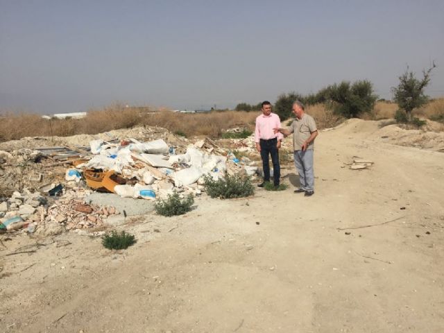 El PSOE denuncia el lamentable estado de muchos solares del municipio e insiste en activar un plan de choque para limpiarlos - 1, Foto 1