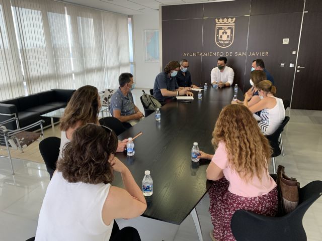 El alcalde, José Miguel  Luengo se reúne con los directores de los colegios del municipio para abordar la despedida del curso y preparar el siguiente, ambos marcos por la pandemia - 3, Foto 3