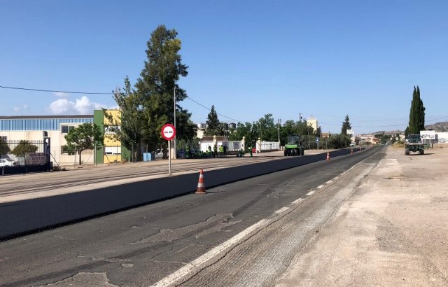   [They repair the road surface of several sections of the N-340 that connects Totana and Alhama, which was in a state of significant deterioration, Foto 2