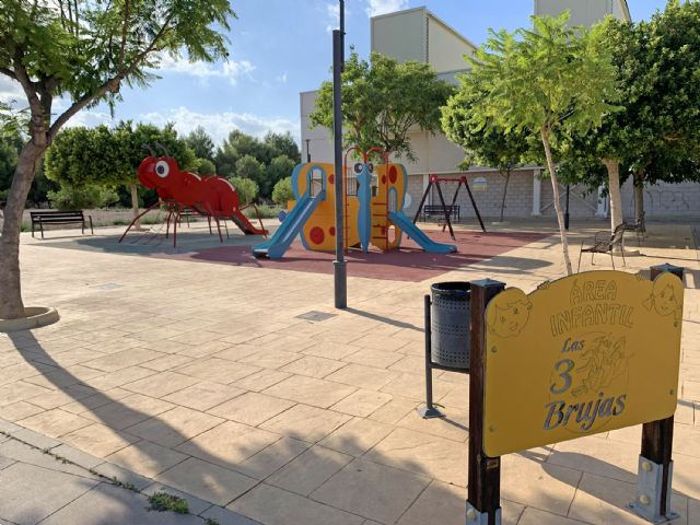 El parque infantil de Las Tres Brujas contará con una zona de sombra y nuevo suelo - 1, Foto 1