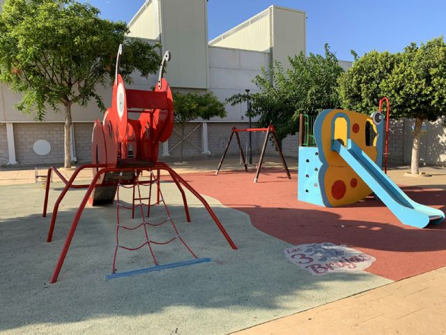 El parque infantil de Las Tres Brujas contará con una zona de sombra y nuevo suelo - 3, Foto 3
