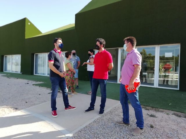 Continúan las obras que se realizan en el cerramiento del C.E.I.P. El Alba de Roldán - 1, Foto 1