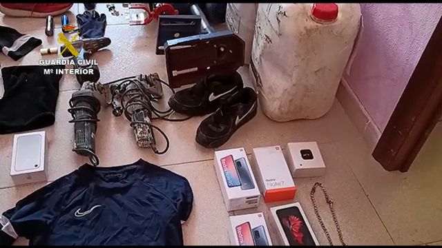 La Guardia Civil desmantela una banda peligrosa de jóvenes delincuentes especializada en el robo en viviendas - 2, Foto 2