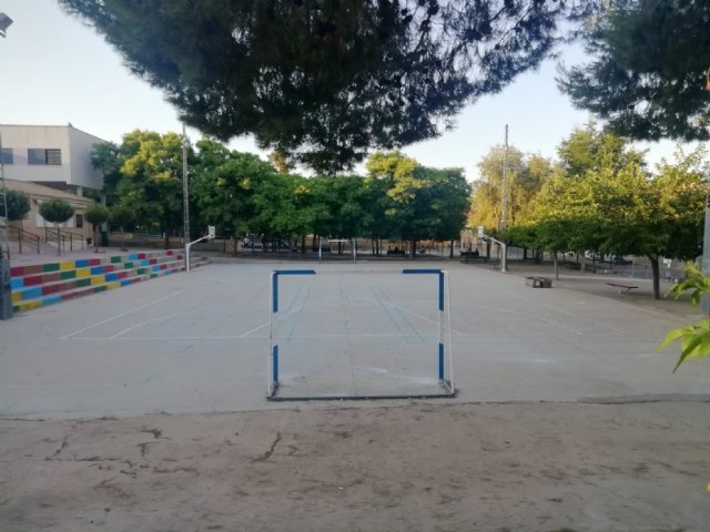 Comienza el expediente para licitar las obras para cubrir la pista deportiva del CEIP Tierno Galván, Foto 1