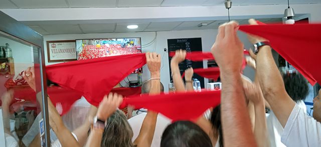 Sevilla . El Hogar Navarro de Sevilla da la bienvenida a San Fermín con su propio chupinazo en Nervión - 1, Foto 1