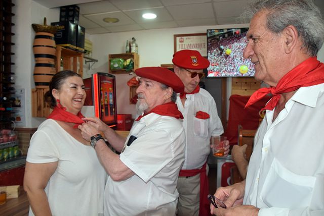 Sevilla . El Hogar Navarro de Sevilla da la bienvenida a San Fermín con su propio chupinazo en Nervión - 2, Foto 2
