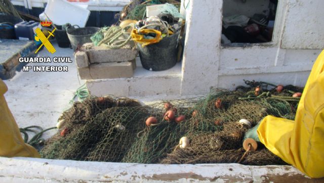 La Guardia Civil investiga en Águilas a un pescador sin autorización por sentencia judicial - 2, Foto 2