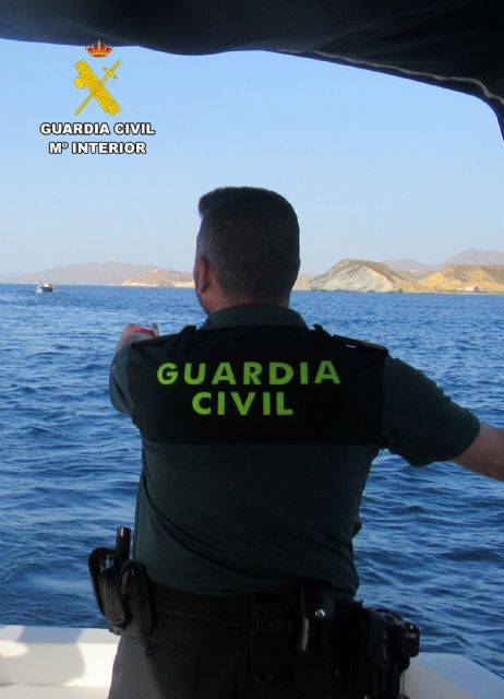 La Guardia Civil investiga en Águilas a un pescador sin autorización por sentencia judicial - 4, Foto 4