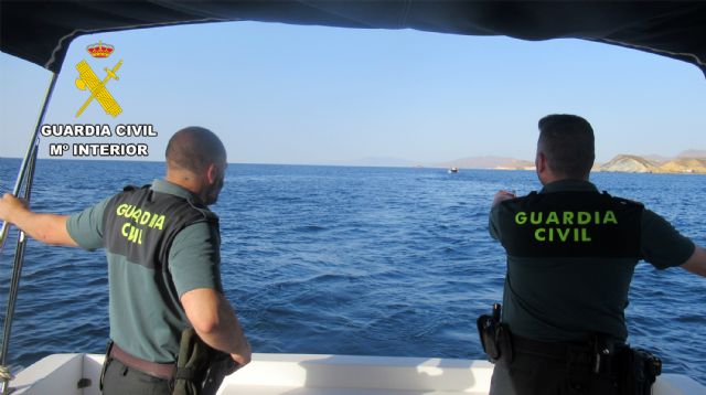 La Guardia Civil investiga en Águilas a un pescador sin autorización por sentencia judicial - 5, Foto 5