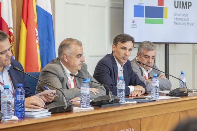 El Gobierno regional presenta el modelo propio de vivienda asequible de la Región de Murcia en la Universidad Internacional Menéndez Pelayo - 2, Foto 2