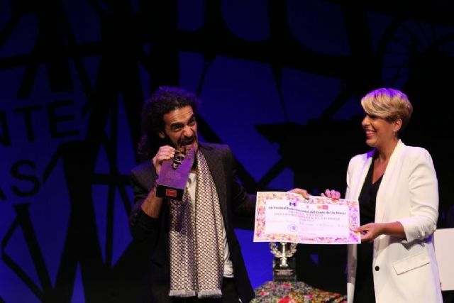 La consejera Noelia Arroyo entrega el premio Filón en la final del Festival Internacional del Cante de Las Minas de La Unión - 1, Foto 1