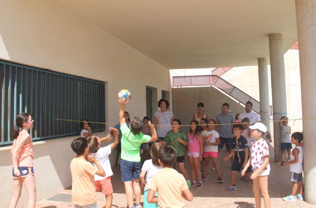 La alcaldesa visita a los niños que participan en la Escuela de Verano I love campus - 1, Foto 1