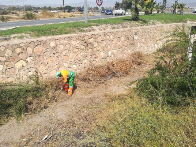El Ayuntamiento inicia una campaña de limpieza de imbornales y canalizaciones de drenaje del casco urbano - 1, Foto 1