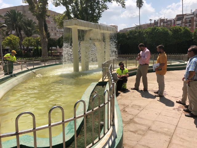 El Ayuntamiento realiza una limpieza exhaustiva de los principales lagos de Murcia. - 2, Foto 2