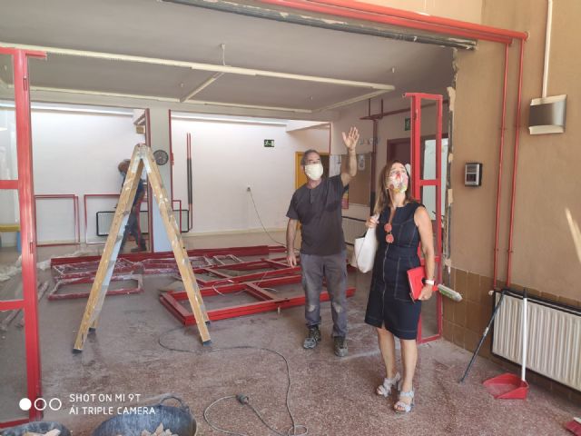 La Escuela Infantil La Ermita de La Alberca renueva sus dos puertas principales de entrada - 1, Foto 1