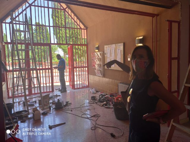 La Escuela Infantil La Ermita de La Alberca renueva sus dos puertas principales de entrada - 2, Foto 2