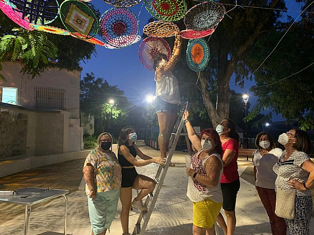 Talleres al fresco fomentando las tradiciones en Perín - 1, Foto 1