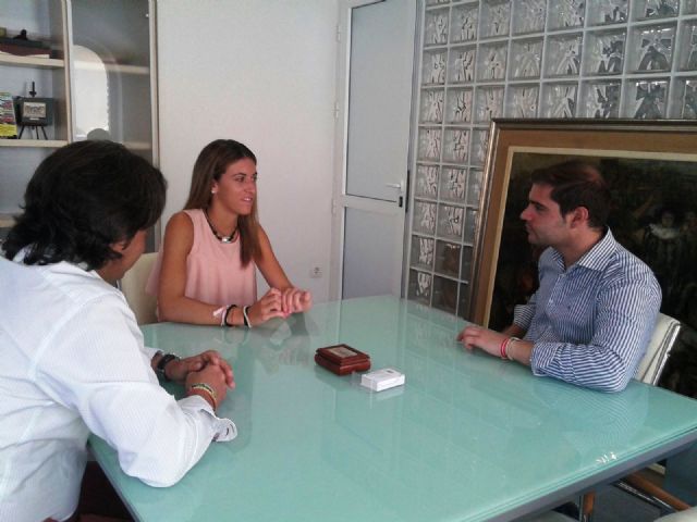 El concejal de Deportes anima a la cartagenera Claudia Manzanares a seguir siendo un ejemplo para los jóvenes deportistas del municipio - 1, Foto 1