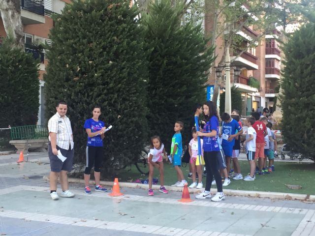 150 peques inauguran las sesiones de Jugando al Atletismo en la Calle - 2, Foto 2